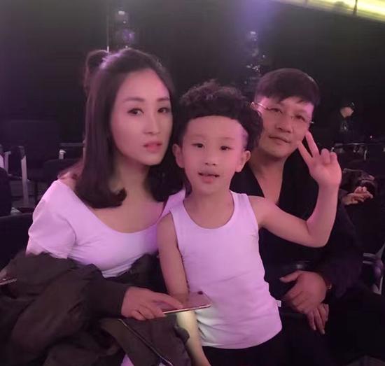 孫楚洋和爸爸媽媽在一起