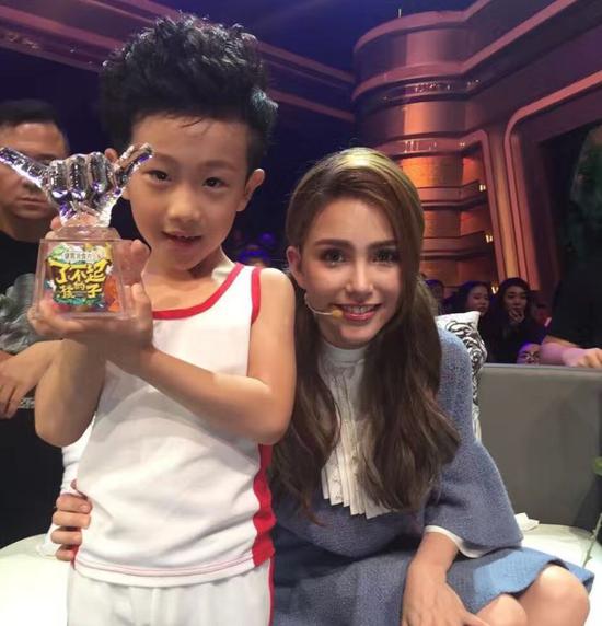 孫楚洋（左）錄制《了不起的孩子》