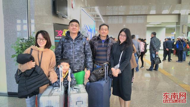 福建“海空雙拼”送臺胞回家 圍爐 有你真好!