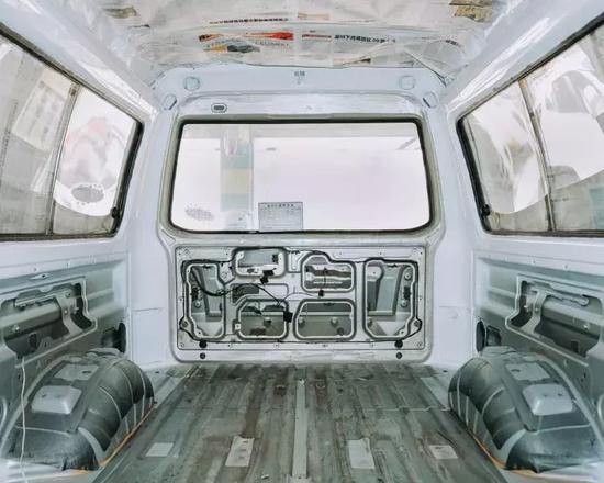 ◆&nbsp;增設(shè)柜子、床、灶臺(tái)等生活設(shè)施