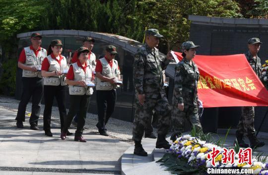 福州各界清明祭拜烈士 傳承紅色基因