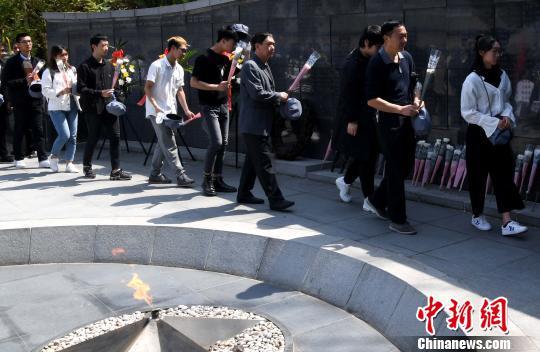 福州各界清明祭拜烈士 傳承紅色基因