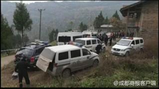 ▲警方在杰杰所在的村里走訪調查