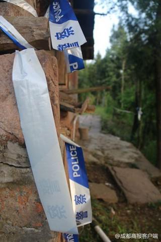 ▲案發后，警方曾到杰杰家里拉起警戒線展開調查