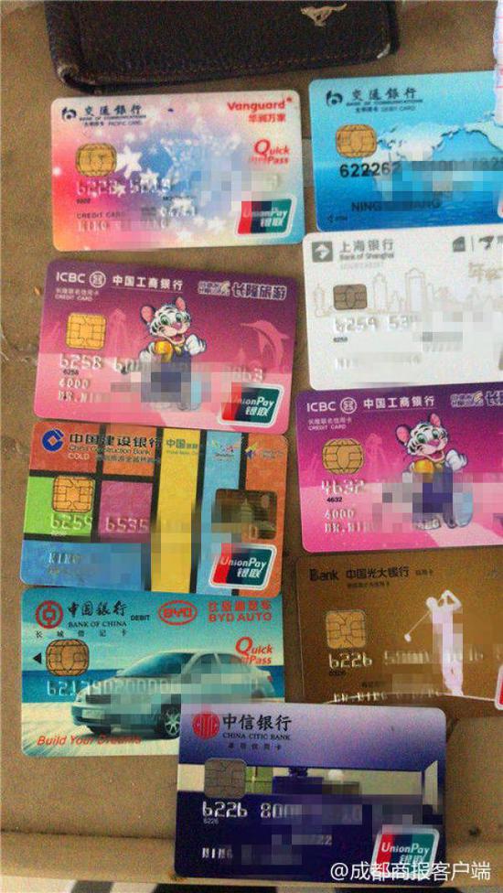 寧某旺的隨身帶有多張銀行卡。