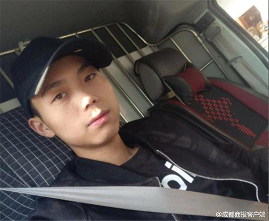 中毒前的謝云濤陽光帥氣。