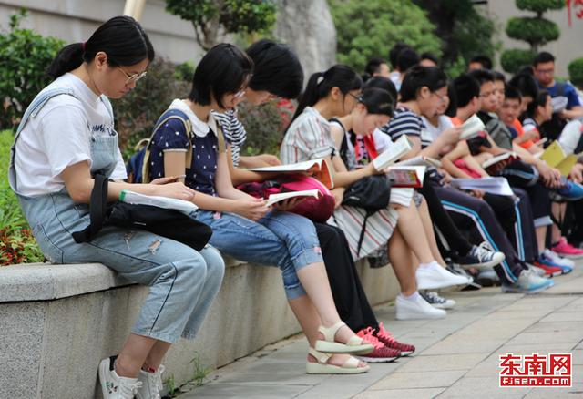 福建20萬余人今日參加高考 首批“00后”成主力