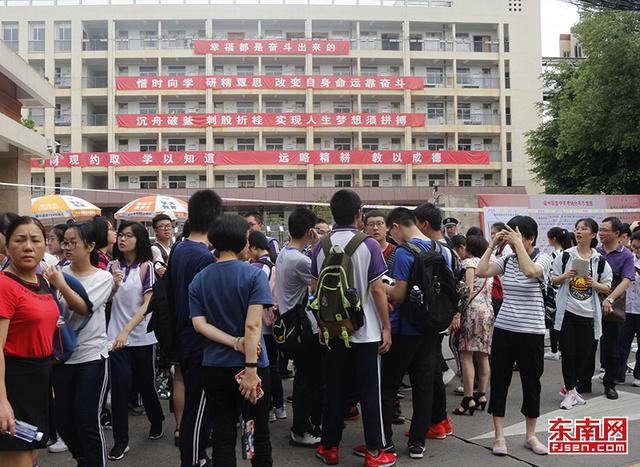 福建20萬余人今日參加高考 首批“00后”成主力