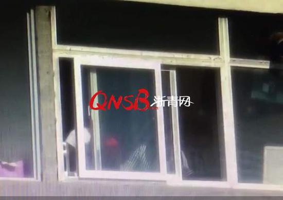 民警蹲守發現嫌疑人的生活規律