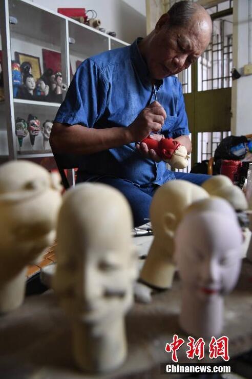 福建漳州千年木偶頭雕刻技藝 一刀雕出眾生相 