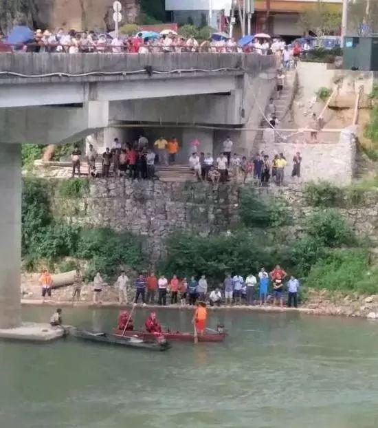 安徽阜陽6少年水溝邊玩耍，2人溺亡