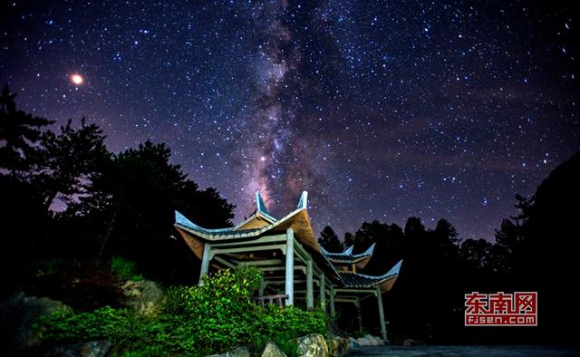 “瑪莉亞”登陸前夕 德化璀璨星空映九天