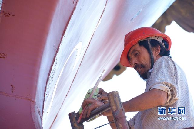 高溫“烤”驗下的石獅造船廠:揮汗如雨忙生產