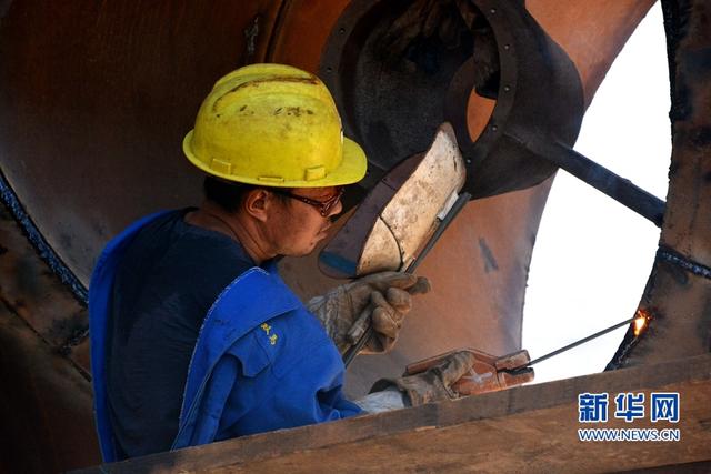 高溫“烤”驗下的石獅造船廠:揮汗如雨忙生產