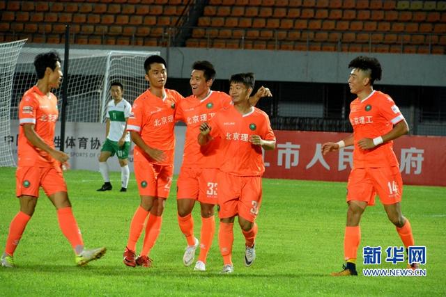 福建晉江：12支國內(nèi)高校足球隊(duì)角逐綠茵場(chǎng)【組圖】