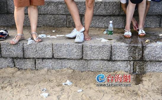 沖澡難！來廈游客呼吁環島路海邊增設公共淋浴設施