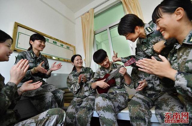 泉州海岸線上的女哨兵們:花樣青春守家園