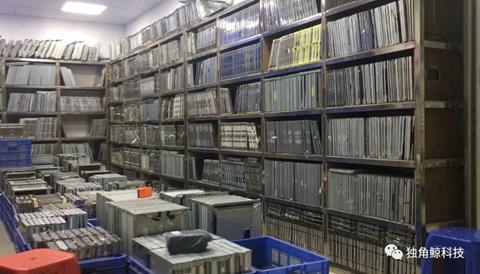 ▲在大石村眾多電子城中，類似的檔口隨處可見