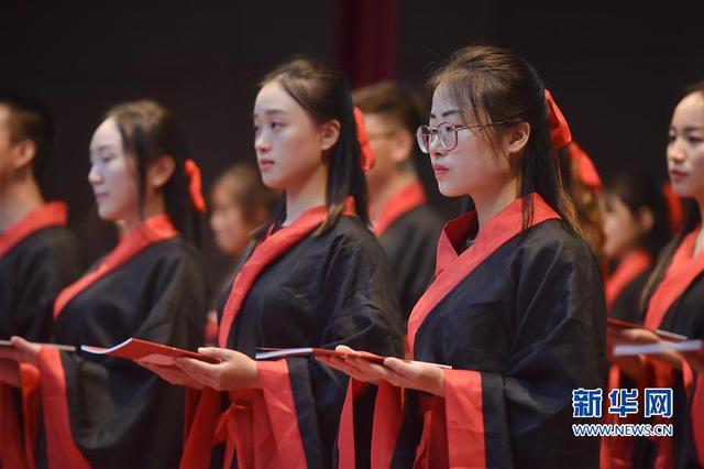 福州：大學開學　拜師行禮