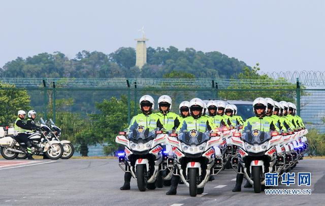 酷！廈門騎警新亮相 花式表演展示風(fēng)采 