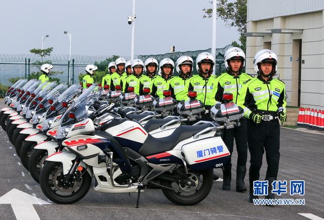 酷！廈門騎警新亮相 花式表演展示風(fēng)采 