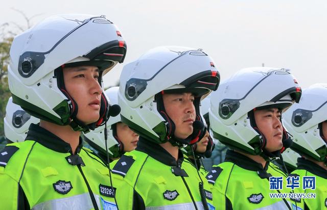 酷！廈門騎警新亮相 花式表演展示風(fēng)采 