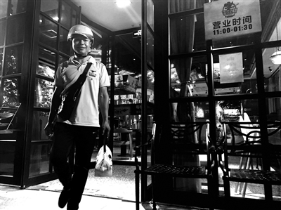 晚9點至12點成外賣點單第三高峰 外賣騎手：不怕熬夜