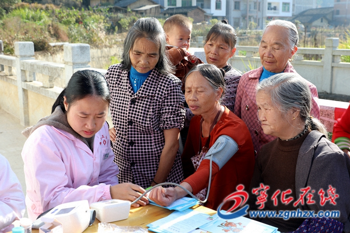 寧化：志愿服務關愛老人