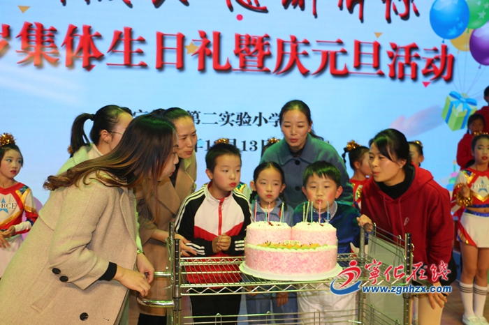 組圖：寧化二實小380多名學生集體過生日