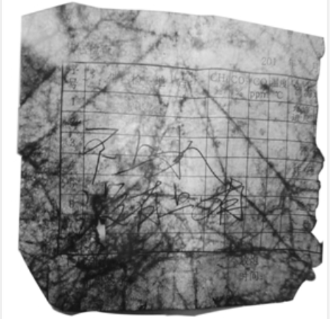 被困礦工傳出一張字跡模糊的紙條，表明有人還活著。