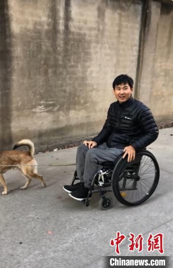 小伙截癱12年重拾信心：即便坐輪椅也能成為“攀登者”