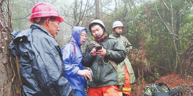 3名人員被困深山 寧德周寧消防聯合將其救出