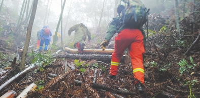 3名人員被困深山 寧德周寧消防聯合將其救出