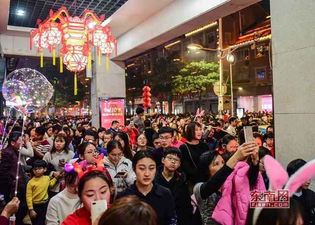 泉州：上元佳節(jié) 家門口賞燈正當時