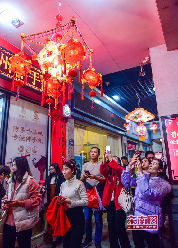 泉州：上元佳節(jié) 家門口賞燈正當時