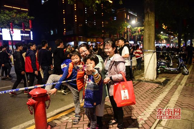 泉州：上元佳節(jié) 家門口賞燈正當時