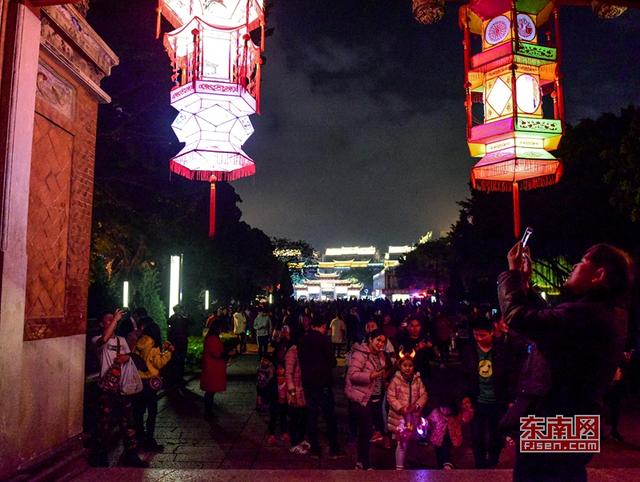 泉州：上元佳節(jié) 家門口賞燈正當時
