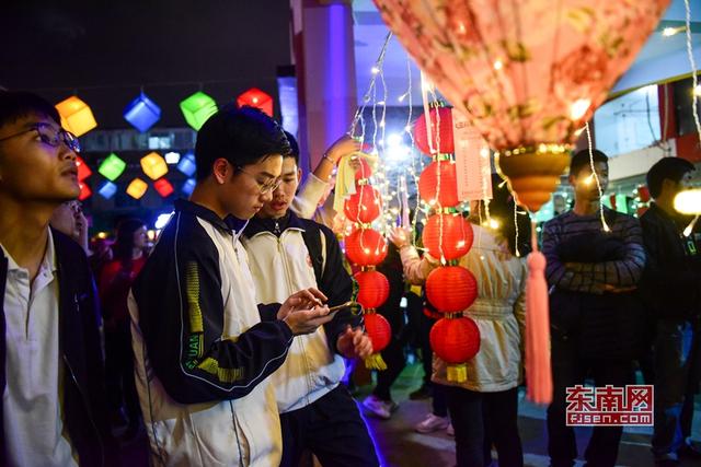 泉州：上元佳節(jié) 家門口賞燈正當時