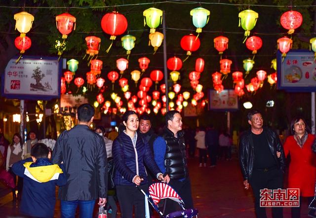 泉州：上元佳節(jié) 家門口賞燈正當時
