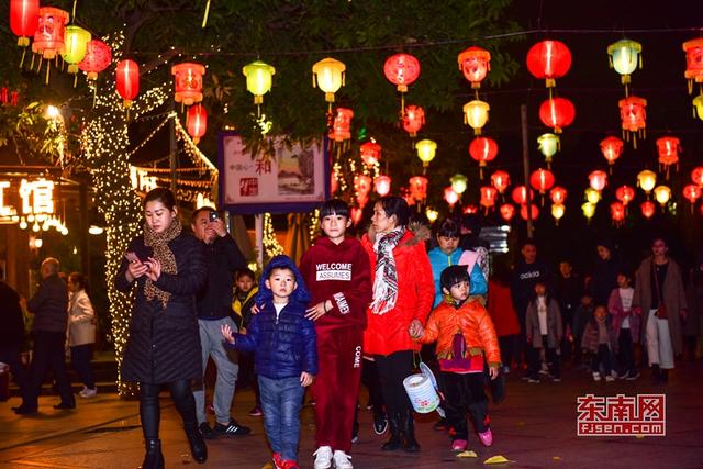 泉州：上元佳節(jié) 家門口賞燈正當時