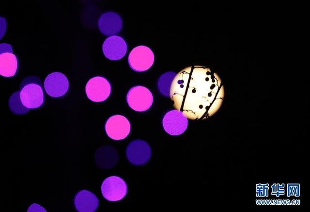 “超級(jí)月亮”遇佳節(jié) 元宵滿(mǎn)月更“圓滿(mǎn)” 
