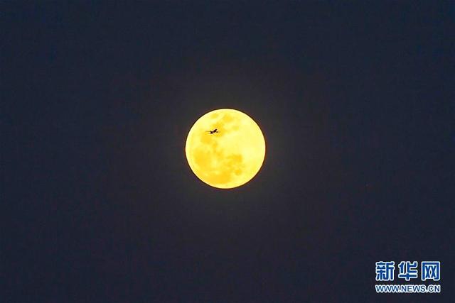 “超級(jí)月亮”遇佳節(jié) 元宵滿(mǎn)月更“圓滿(mǎn)” 