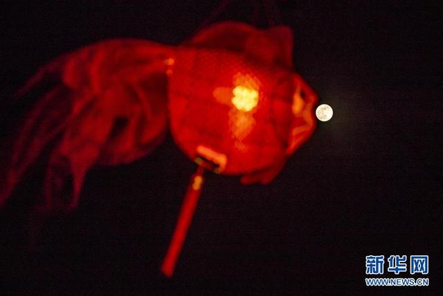 “超級(jí)月亮”遇佳節(jié) 元宵滿(mǎn)月更“圓滿(mǎn)” 