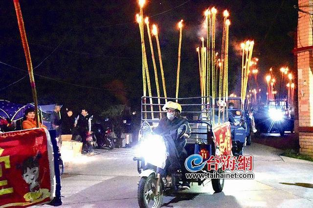 南靖金山：正月二十夜萬(wàn)人歡慶“火燭節(jié)”