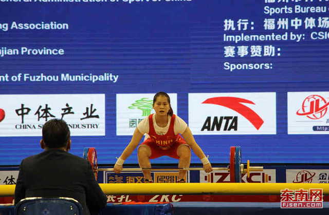 2019年舉重世界杯馬尾舉辦 鄧薇破三項(xiàng)世界紀(jì)錄獲金牌