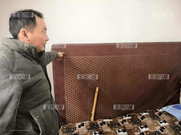 說起這床墊，就讓人“氣不打一處來”。 記者程凌潤 攝