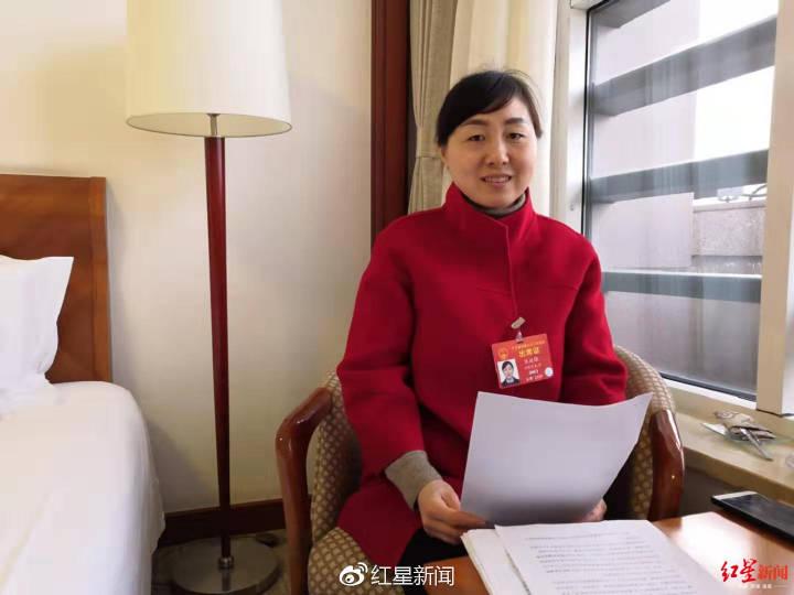 全國人大代表陳建銀接受紅星新聞記者采訪