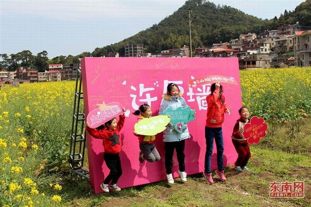 花海暢游 泉州洛江虹山油菜花文化節(jié)開幕