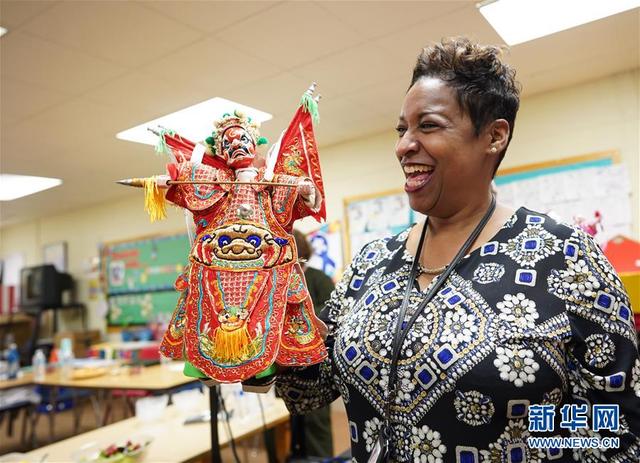 福建布袋木偶戲傳承人深入美國民間