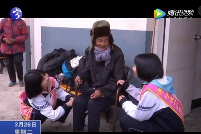 寧化一中學(xué)子走進(jìn)敬老院獻(xiàn)愛心